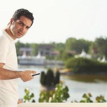 دانلود آهنگ محسن یگانه سرتو بالا بگیر